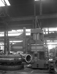 821182 Afbeelding van een centrifugaalpomp op de carrouseldraaibank van de N.V. Nederlandse Staalfabrieken DEMKA ...